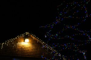 3 Essential Safety Tips for Decorating Your Home with Holiday Lights this Year